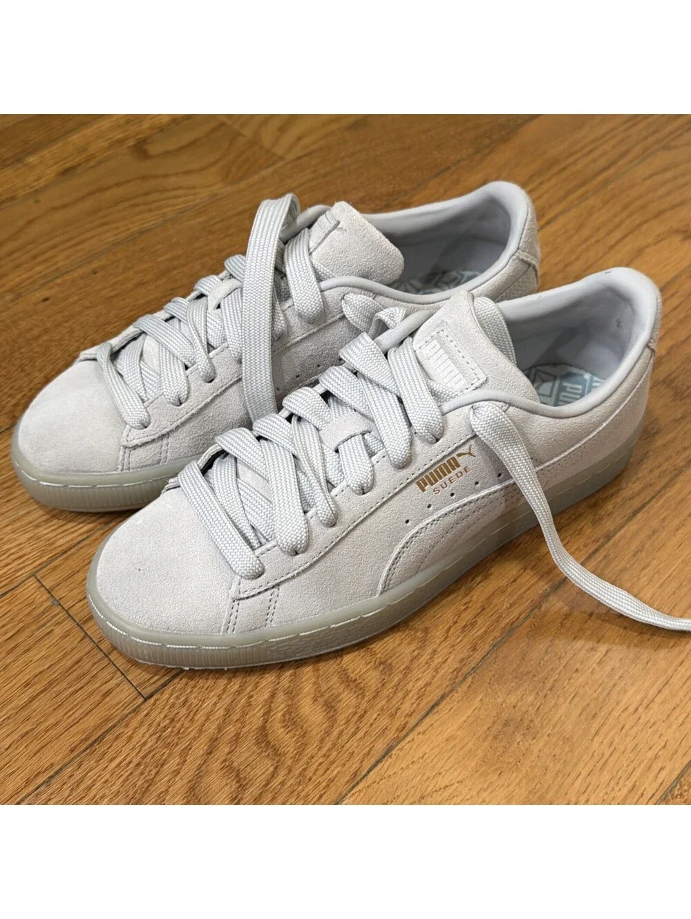 Size 8.5 US Women’s PUMA Suede Gray Suede Low Top Lace-Up Sneakers